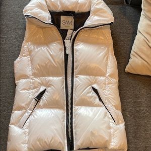 SAM white vest. Size Medium. BRAND NEW, never worn